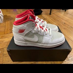 Air Jordan 1 Hare Mid WB retro authentic size 5.5